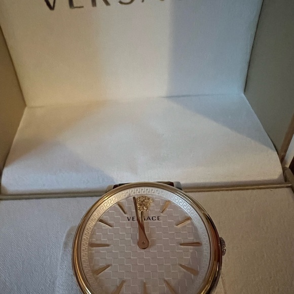 Women Versace - Picture 4 of 5